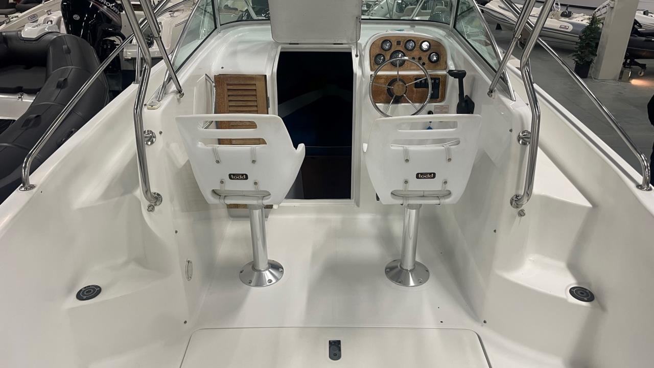 Jeanneau 725 WA med Volvo Penta 4.3 GL -00