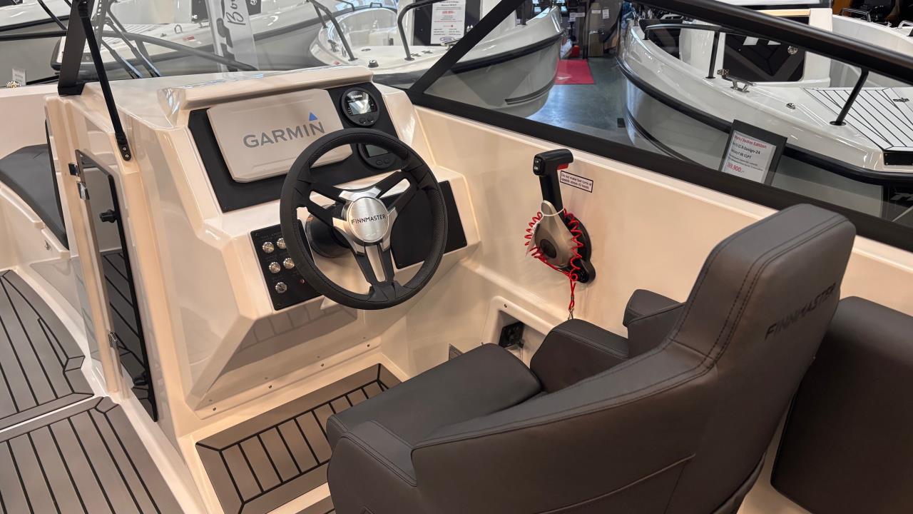 Finnmaster R6 -24 med Yamaha F150 XB -25