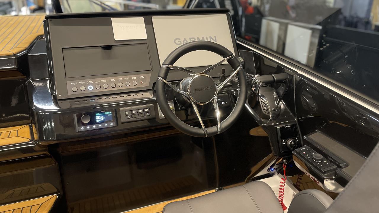 Finnmaster T9 -23 med Yamaha F300 x2 -24