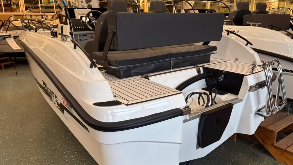 Micore 58 SC R-Design -25 med Mercury F100 -26 bild 6