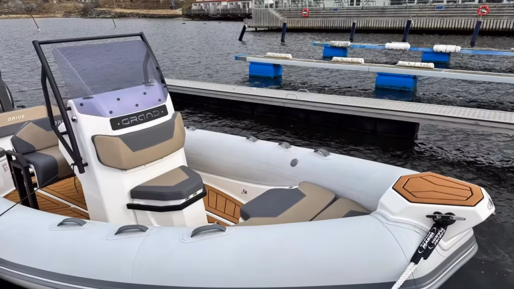 Grand 600 Lux -24 med Yamaha F 150 XSA -24 bild 3