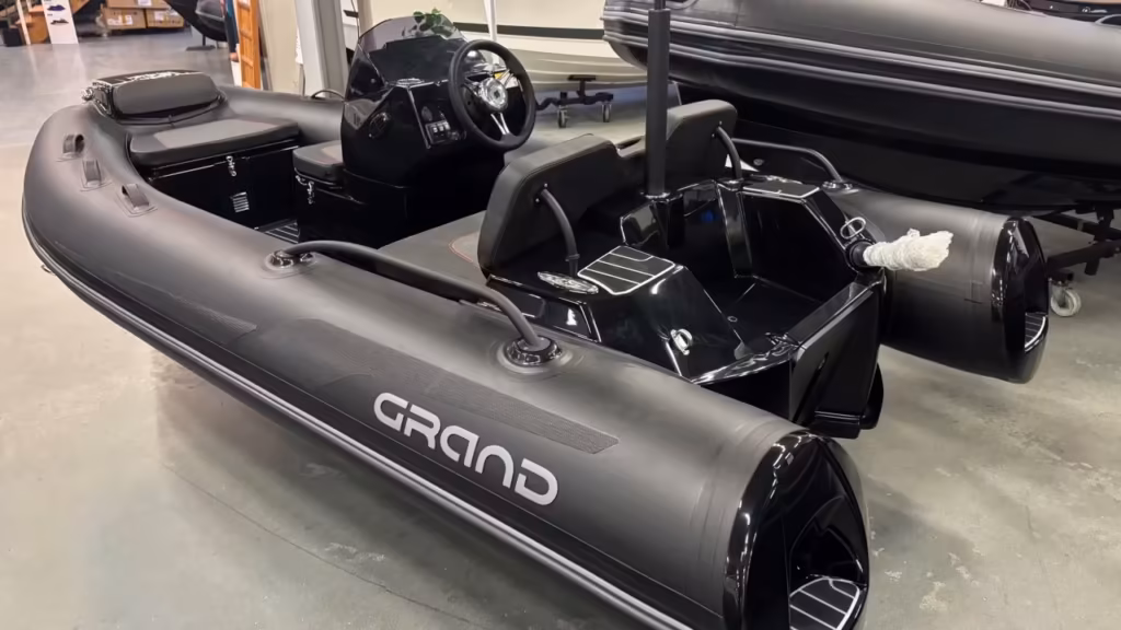 Grand 380 NF med Mercury F30 ELPT -26 bild 3