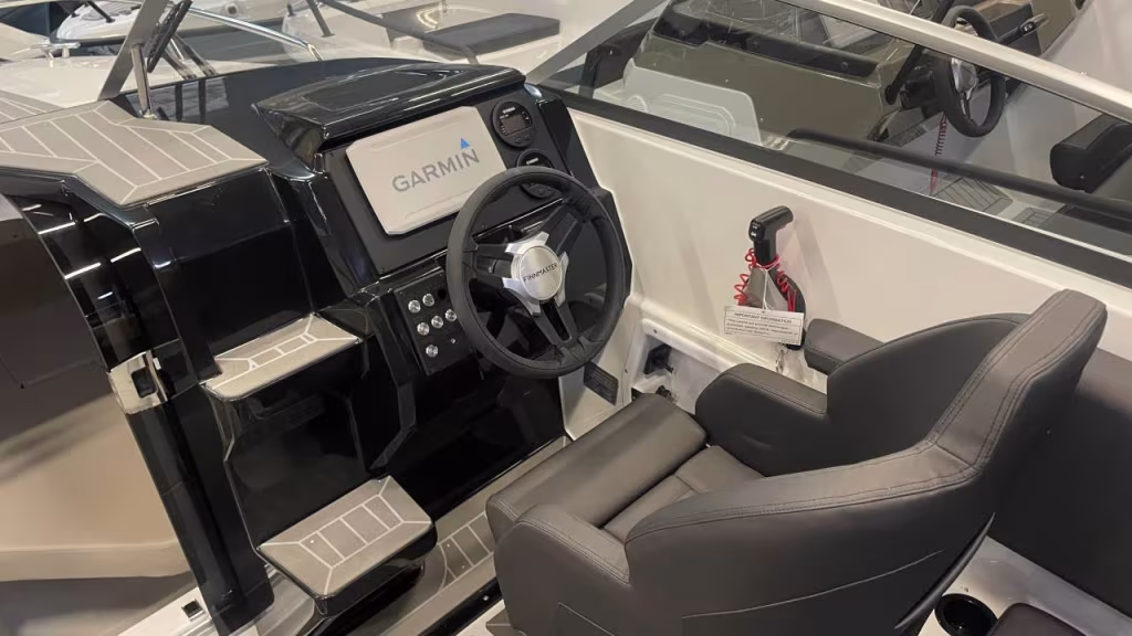 Finnmaster T6 -24 med Yamaha F150 XB -26 bild 5