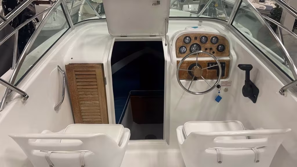 Jeanneau 725 WA med Volvo Penta 4.3 GL -00 – 1 ägare bild 4