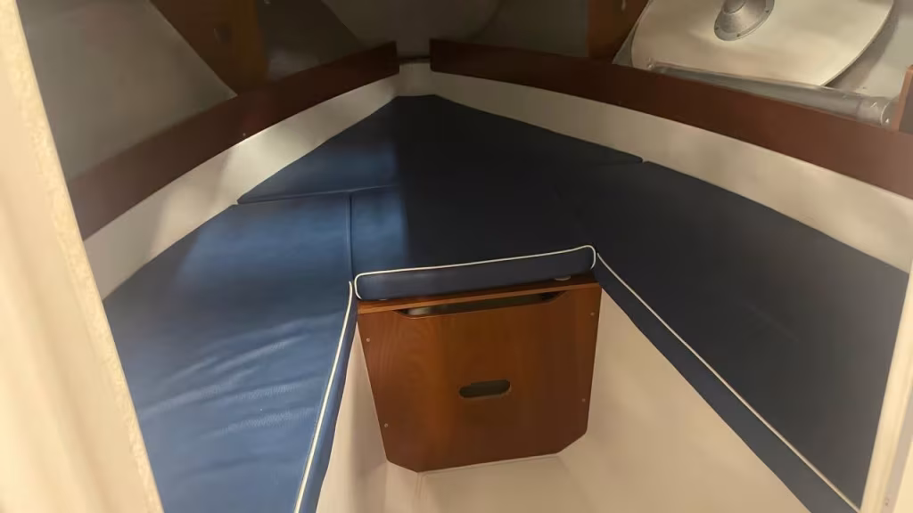 Jeanneau 725 WA med Volvo Penta 4.3 GL -00 – 1 ägare bild 5