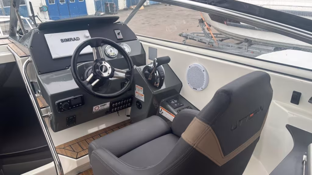 Uttern D77 -17 med Mercury F250 XL DTS -17 bild 3