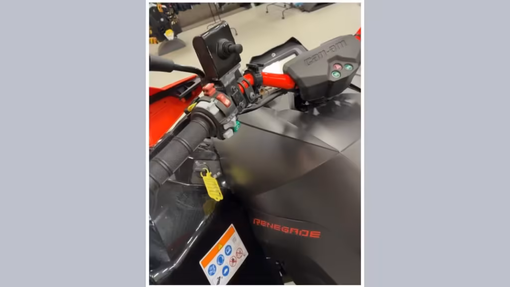Bombardier Renegade 1000 V-Twin Vägregistrerad bild 7