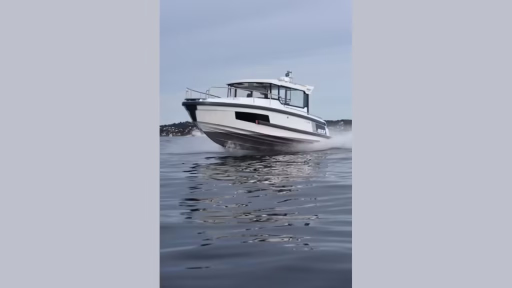 Ibiza 811 Explorer -21 Yamaha F300BETX -21 bild 17