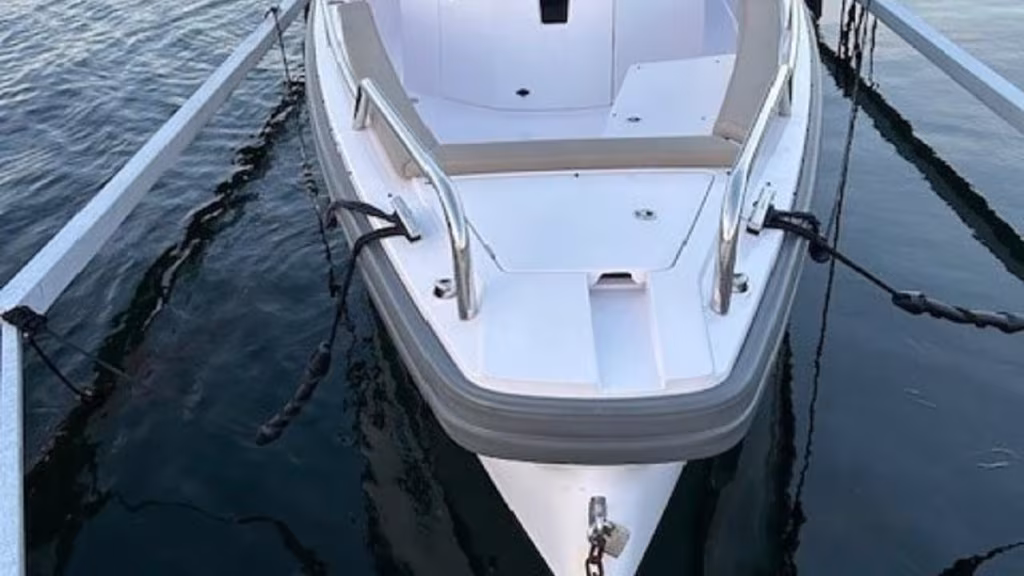 Axopar 28 Cabin -22 Yamaha F375 XTO -21 bild 3