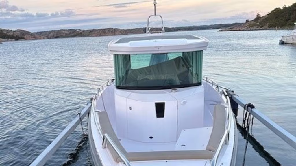 Axopar 28 Cabin -22 Yamaha F375 XTO -21 bild 2