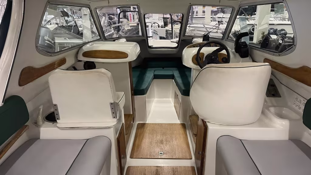 Finnmaster 6100 Royal -97 med Mercruiser 3.0 -18 bild 2
