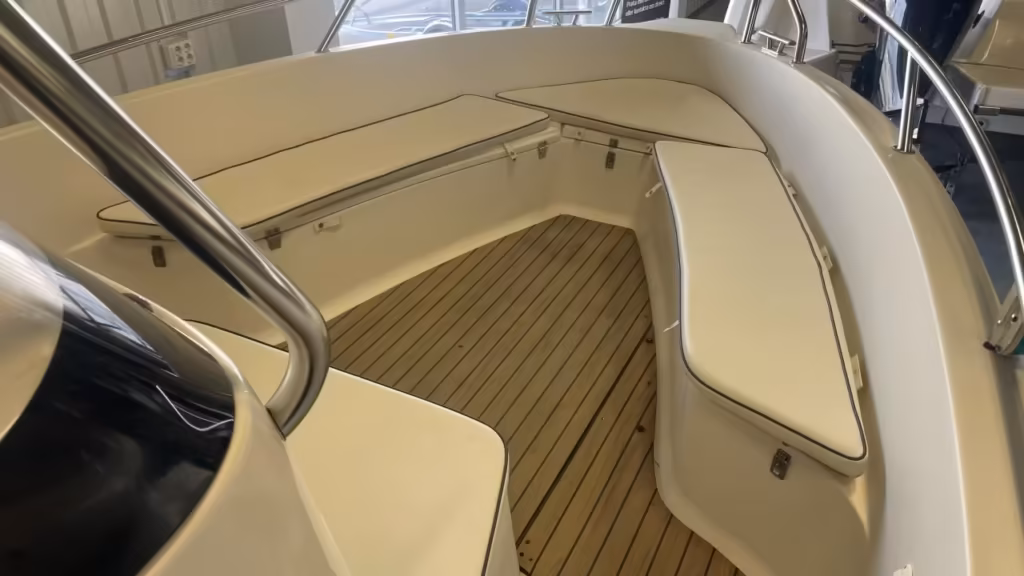 Uttern S64 Exclusive med Mercruiser 4,3 L -02 bild 5