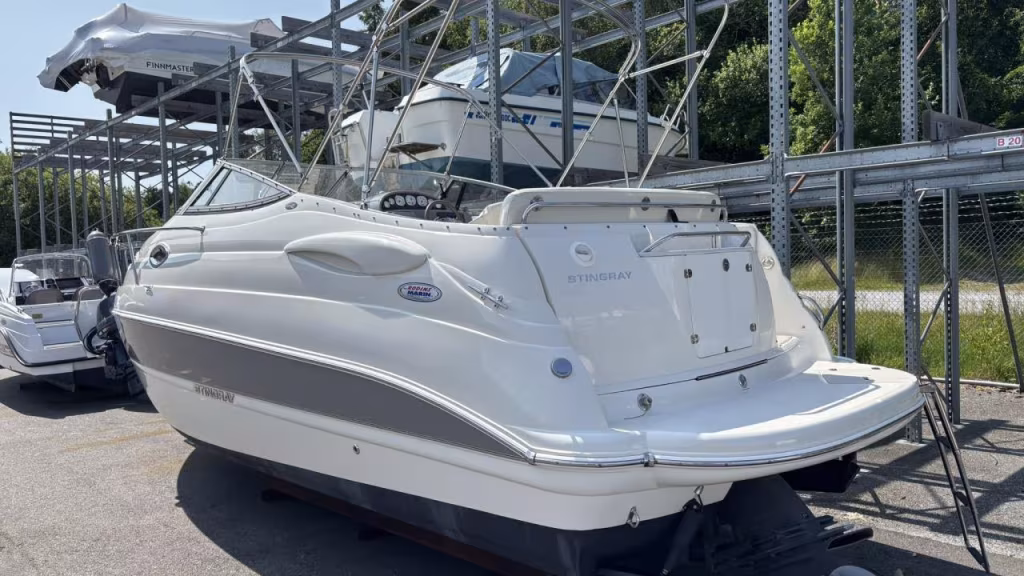 Stingray 250 CS med Volvo Penta 5.0L GXI 270 / DP -13 bild 2