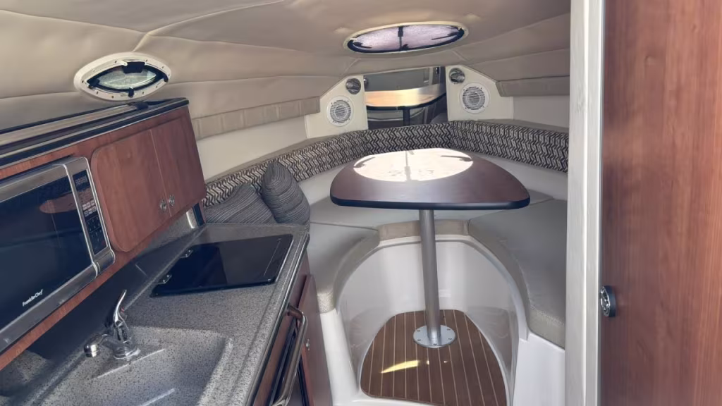Stingray 250 CS med Volvo Penta 5.0L GXI 270 / DP -13 bild 9