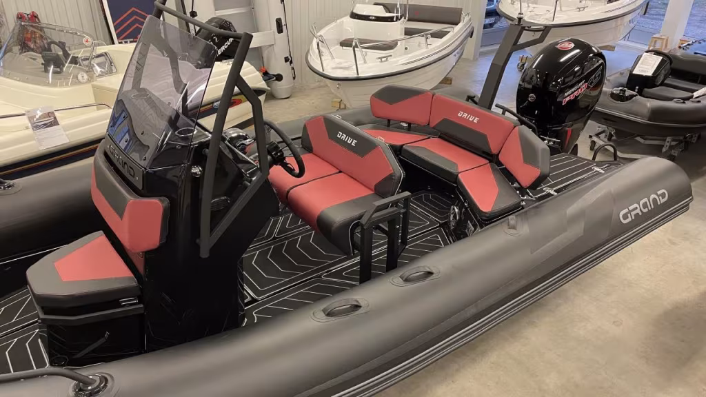 Grand D 600 Lux -23 Yamaha F 150 XB -23 bild 20