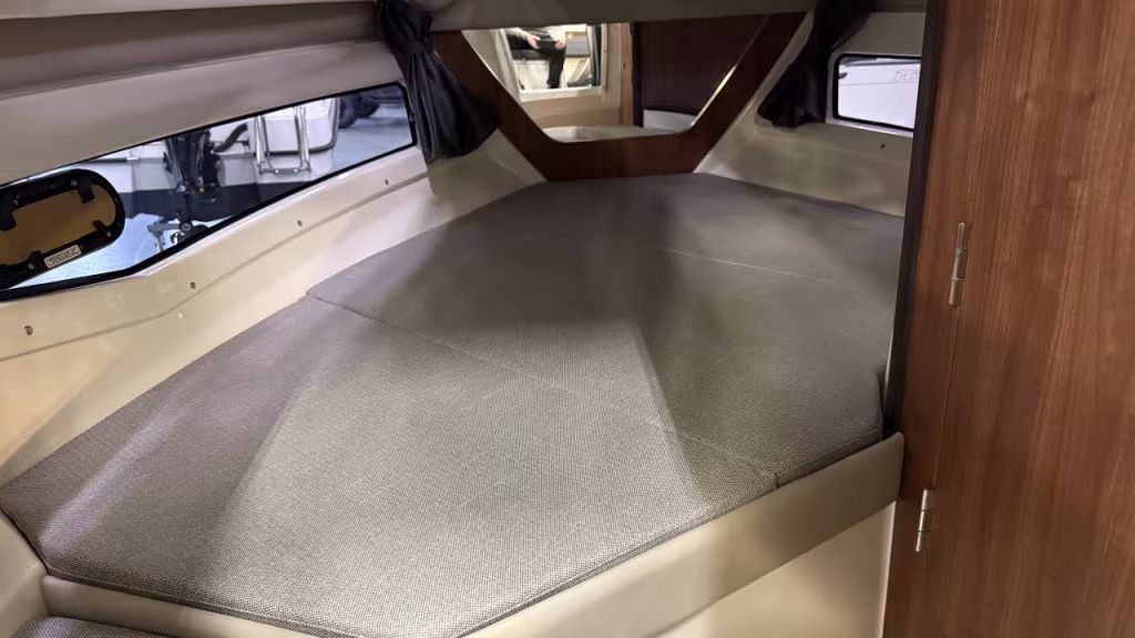 Uttern D70 med Mercury F 250 /2026/White Edition. bild 9