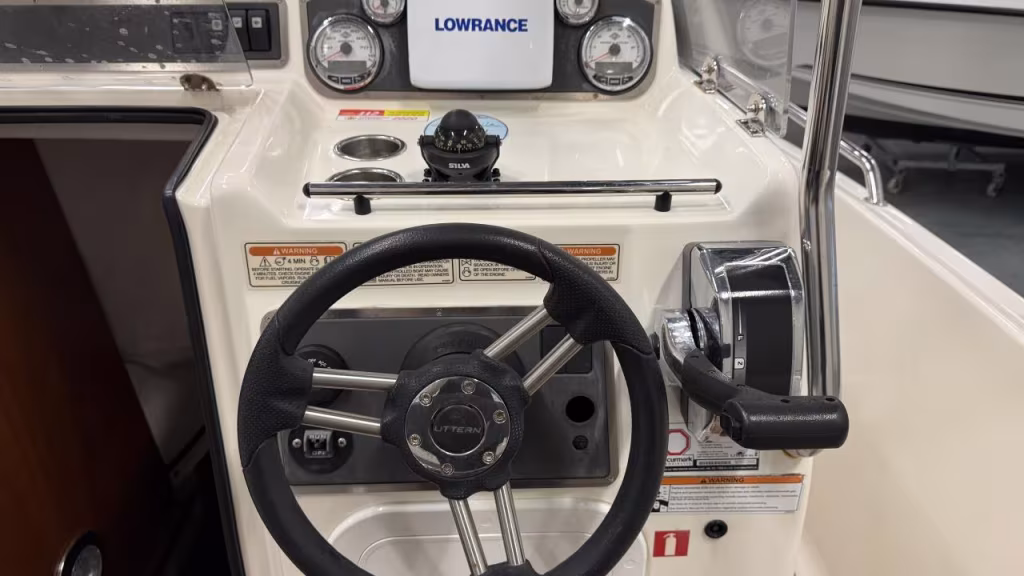 Uttern S64 med Mercruiser 4,3L MPI -12 bild 6