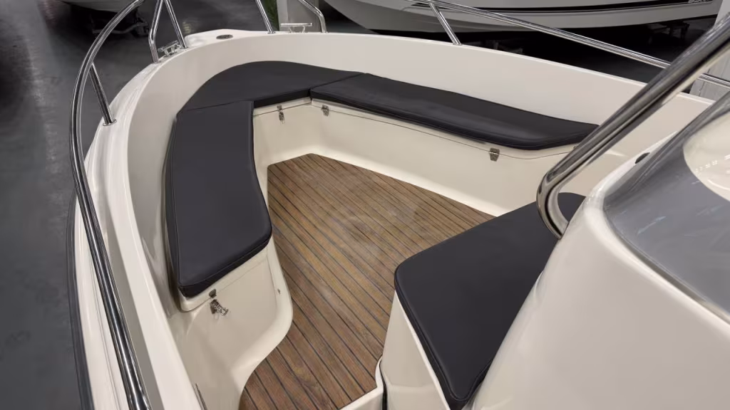 Uttern S64 med Mercruiser 4,3L MPI -12 bild 7