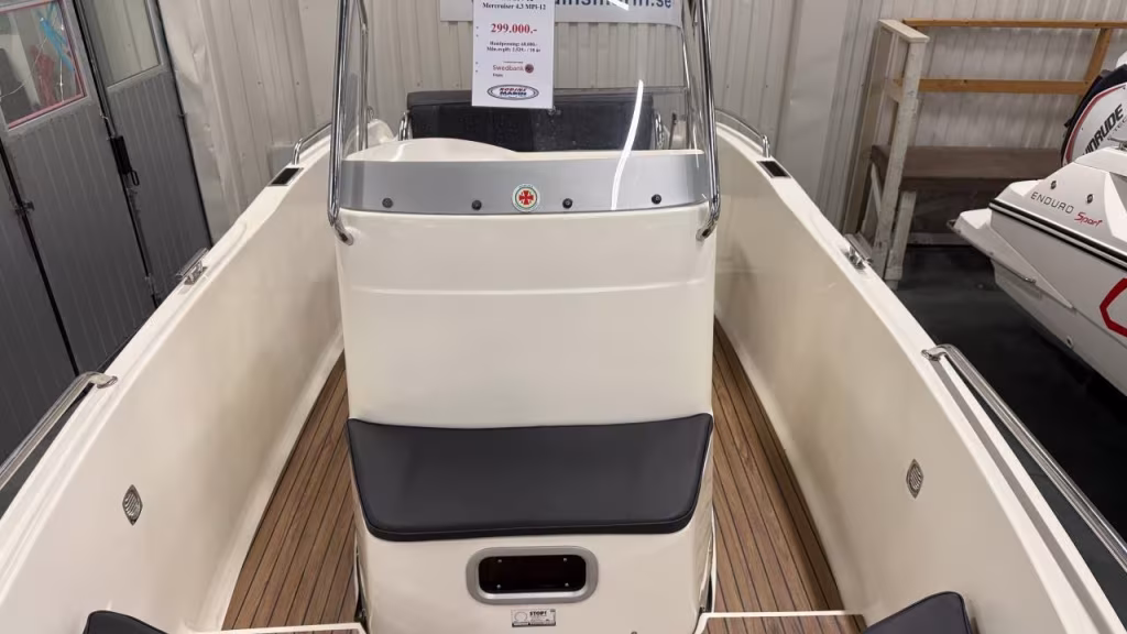 Uttern S64 med Mercruiser 4,3L MPI -12 bild 8