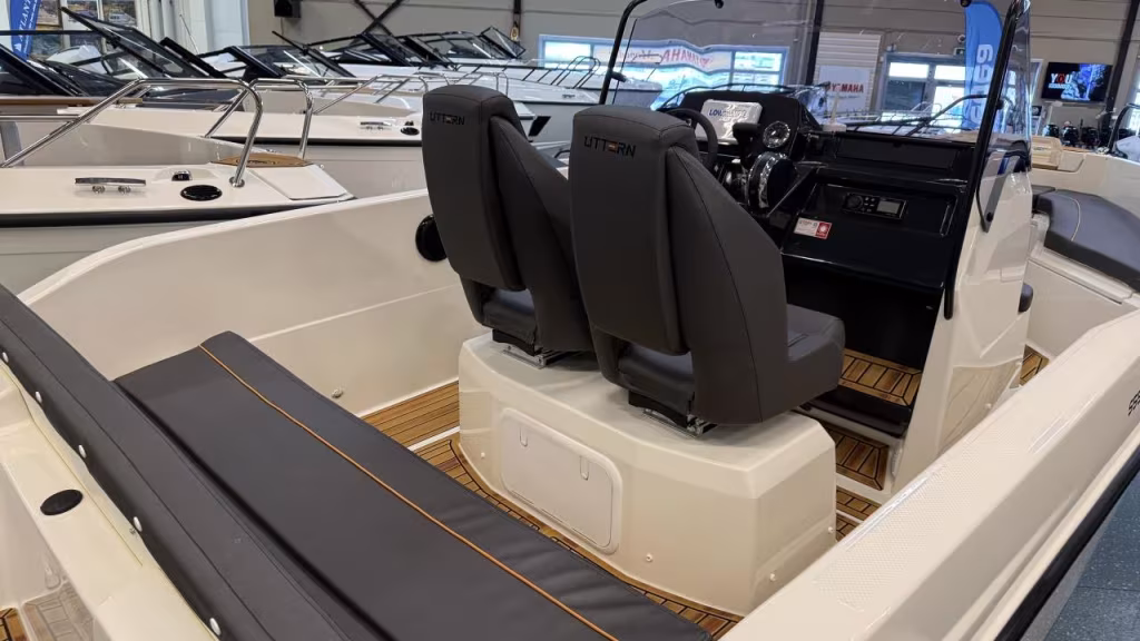 Uttern S59 med Mercury F 115 ELXPT -26 Demo bild 4