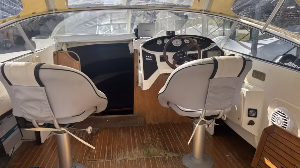 Scand 7100 med Volvo Penta V8 DP -76 bild 3