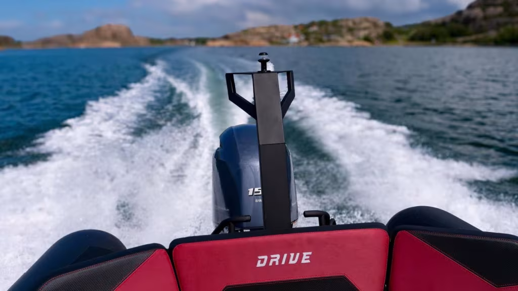 Grand D 600 Lux -23 Yamaha F 150 XB -23 bild 5