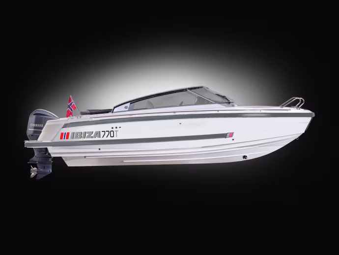 IBIZA 770 Touring på vattnet
