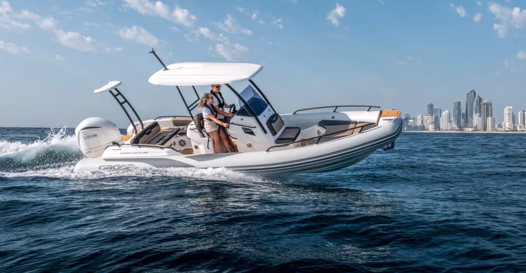Grand Golden Line G750 kör på vattnet